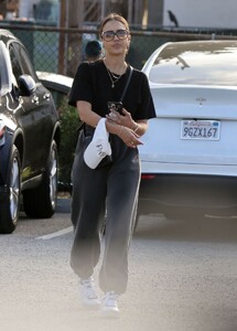 jessica-alba-out-and-about-in-los-angeles-10-19-2023-2.thumb.jpg.f11bbea1141d649f513259383e4da37a.jpg