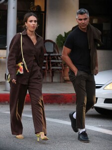 jessica-alba-out-shopping-in-beverly-hills-08-31-2023-1.jpg