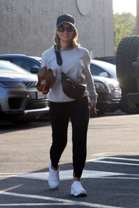 jessie-james-arrives-at-dance-studio-in-los-angeles-09-17-2022-2.jpg