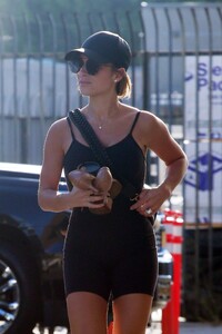 jessie-james-arrives-at-dwts-studio-in-los-angeles-09-18-2022-4.jpg