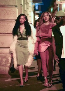jordyn-and-jodie-woods-arrives-at-at-hailey-bieber-s-exclusive-party-at-voltaire-in-paris-09-28-2023-4.jpg