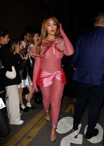 jordyn-and-jodie-woods-arrives-at-at-hailey-bieber-s-exclusive-party-at-voltaire-in-paris-09-28-2023-7.jpg