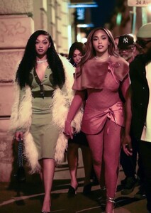 jordyn-and-jodie-woods-arrives-at-at-hailey-bieber-s-exclusive-party-at-voltaire-in-paris-09-28-2023-9.jpg