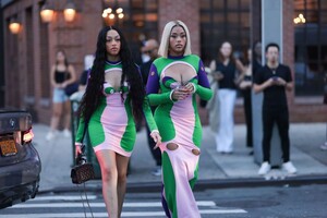 jordyn-and-jodie-woods-out-at-new-york-fashion-week-09-10-2023-picture-pub-3.thumb.jpg.cbdbcb289aced606b17adda35f7b5856.jpg