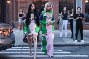 jordyn-and-jodie-woods-out-at-new-york-fashion-week-09-10-2023-picture-pub-4.jpg