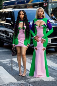 jordyn-and-jodie-woods-out-at-new-york-fashion-week-09-10-2023-picture-pub-5.thumb.jpg.21ef2cd2c02b5b6dd7e4169eef0b4896.jpg