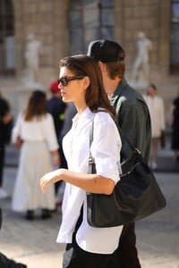 kaia-gerber-at-valentino-womenswear-spring-summer-2024-show-at-paris-fashion-week-10-01-2023-2.jpg