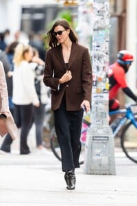 karlie-kloss-out-and-about-in-new-york-10-17-2023-4.jpg
