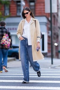 karlie-kloss-out-and-about-in-new-york-10-23-2023-3.jpg