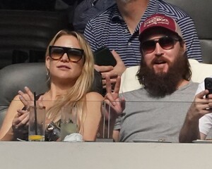 kate-hudson-and-danny-fujikawa-at-los-angeles-rams-vs-philadelphia-eagles-football-game-at-sofi-stadium-in-inglewood-10-08-2023-0.jpg