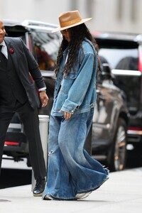 kelly-rowland-in-a-double-denim-ot-in-new-york-10-21-2023-2.jpg