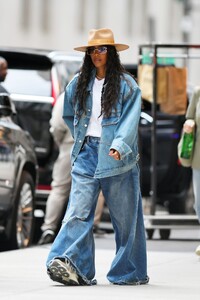 kelly-rowland-in-a-double-denim-ot-in-new-york-10-21-2023-6.jpg