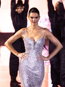 kendall-jenner-at-le-defile-l-oreal-paris-walk-your-worth-show-at-paris-fashion-week-10-01-2023-6.jpg