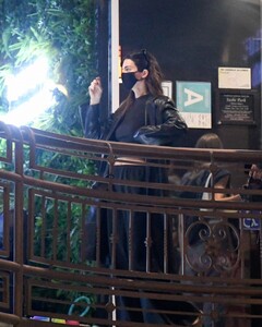 kendall-jenner-leaves-sushi-park-in-los-angeles-10-14-2023-5.jpg