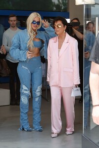 khloe-kardashian-and-kris-jenner-at-her-first-good-american-store-in-santa-monica-06-23-2023-0.jpg