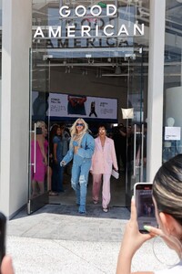 khloe-kardashian-and-kris-jenner-at-her-first-good-american-store-in-santa-monica-06-23-2023-3.jpg