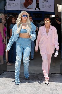 khloe-kardashian-and-kris-jenner-at-her-first-good-american-store-in-santa-monica-06-23-2023-4.jpg