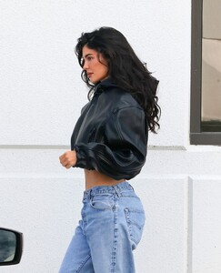 kylie-jenner-out-and-about-in-los-angeles-10-27-2023-6.jpg