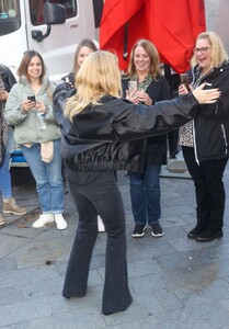 kylie-minogue-at-capital-radio-in-london-09-22-2023-4.jpg