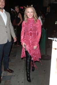 kylie-minogue-at-the-london-fashion-week-opening-party-09-15-2023-1.jpg