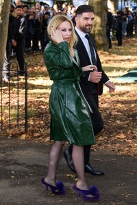 kylie-minogue-burberry-show-at-lfw-09-18-2023-10.jpg