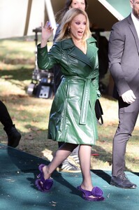 kylie-minogue-burberry-show-at-lfw-09-18-2023-3.jpg