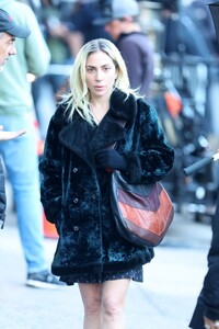 lady-gaga-on-the-set-of-joker-folie-a-deux-in-new-york-04-01-2023-2.jpg