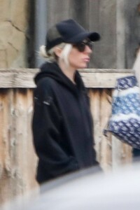 lady-gaga-out-for-grocery-shopping-at-vintage-grocers-in-malibu-05-15-2023-3.jpg