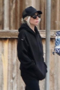lady-gaga-out-for-grocery-shopping-at-vintage-grocers-in-malibu-05-15-2023-6.jpg