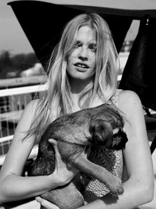 lara-stone_(4).thumb.jpg.18e5abb6588488926418b95ee98c9e3d.jpg