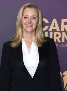 lisa-kudrow-at-carol-burnett-90-years-of-laughter-love-birthday-special-in-los-angeles-03-02-2023-1.jpg