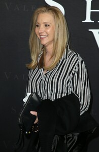 lisa-kudrow-at-shining-vale-premiere-in-hollywood-02-28-2022-1.jpg