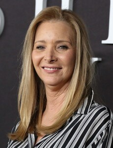 lisa-kudrow-at-shining-vale-premiere-in-hollywood-02-28-2022-3.jpg