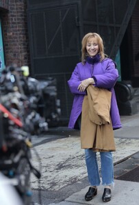 lisa-kudrow-on-the-set-of-untitled-movie-in-new-york-06-15-2021-0.jpg