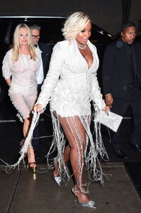 mary-j.-blige-and-kate-moss-return-to-mark-hotel-in-new-york-09-28-2023-3.jpg