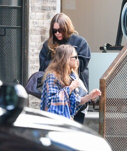 mary-kate-and-ashley-olsen-out-in-new-york-05-17-2023-0.jpg