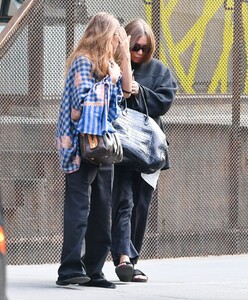 mary-kate-and-ashley-olsen-out-in-new-york-05-17-2023-1.jpg