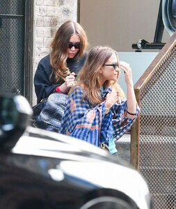 mary-kate-and-ashley-olsen-out-in-new-york-05-17-2023-2.jpg