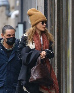 mary-kate-olsen-arriving-at-her-office-in-new-york-01-17-2023-0.jpg