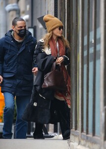 mary-kate-olsen-arriving-at-her-office-in-new-york-01-17-2023-1.jpg