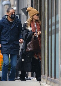 mary-kate-olsen-arriving-at-her-office-in-new-york-01-17-2023-2.jpg