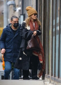 mary-kate-olsen-arriving-at-her-office-in-new-york-01-17-2023-3.jpg