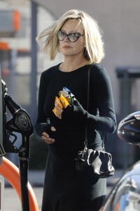 melanie-griffith-at-a-gas-station-in-beverly-hills-10-27-2023-2.jpg