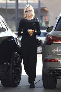 melanie-griffith-at-a-gas-station-in-beverly-hills-10-27-2023-6.jpg