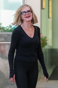 melanie-griffith-out-shopping-in-beverly-hills-10-24-2023-0.jpg