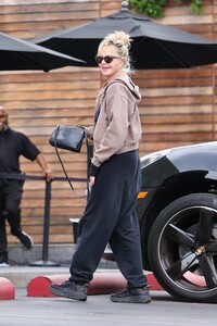 melanie-griffith-shopping-at-maxfield-in-west-hollywood-10-01-2023-4.jpg