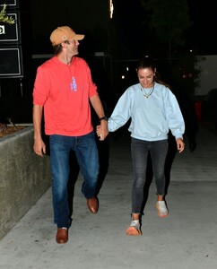 mila-kunis-and-ashton-kutcher-leaves-gigi-s-french-restaurant-in-los-angeles-10-10-2023-1.jpg
