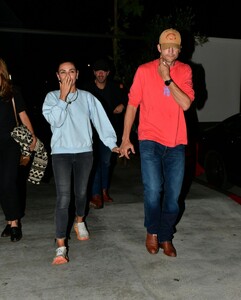 mila-kunis-and-ashton-kutcher-leaves-gigi-s-french-restaurant-in-los-angeles-10-10-2023-2.jpg