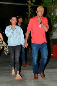 mila-kunis-and-ashton-kutcher-leaves-gigi-s-french-restaurant-in-los-angeles-10-10-2023-6.jpg
