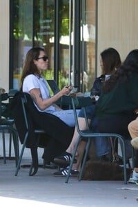 miley-cyrus-out-for-lunch-at-erewhon-with-a-friend-in-los-angeles-10-02-2023-2.jpg